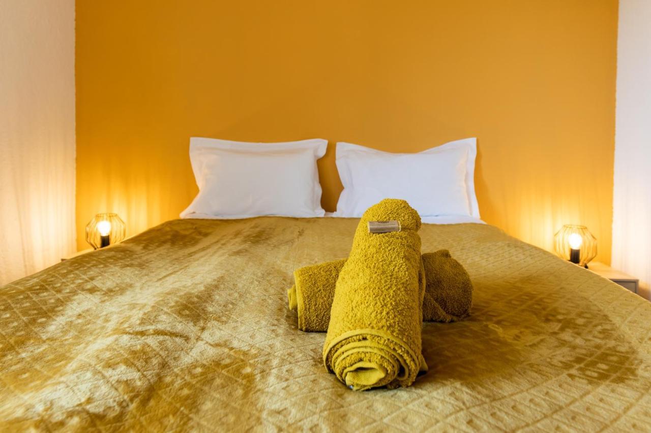 Bed and Breakfast Domaine Du Coq En Pat Augerolles Exterior foto